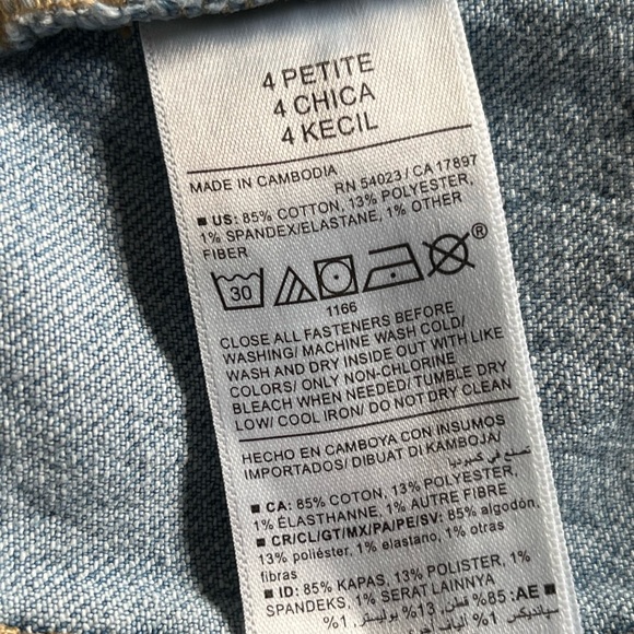 Old Navy Boyfriend Jeans, Mid Rise WOW, size 4 Petite - Picture 4 of 6